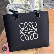 sac loewe anagram small tote bag in black 24 (copie)
